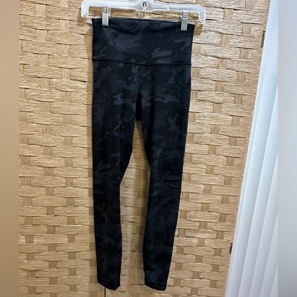 Lululemon Wunder Train HR Tight 25” Everlux LW5CQNS H3DC Black Camo Size 4 EUC - Picture 4 of 4
